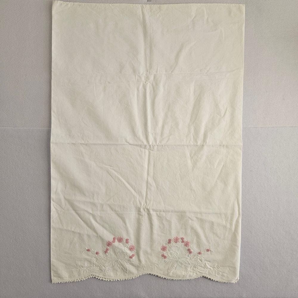 Vtg Cream Embroidered Pillowcase Pink Floral Hand Work Scalloped Crochet‎ Edge